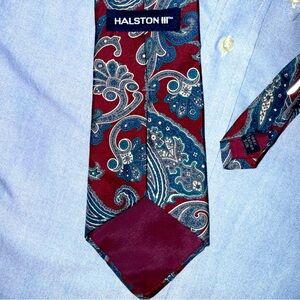 Vintage Men’s Halston Paisley Silk Tie Burgundy Blue USA Perfect‎ Fall Season